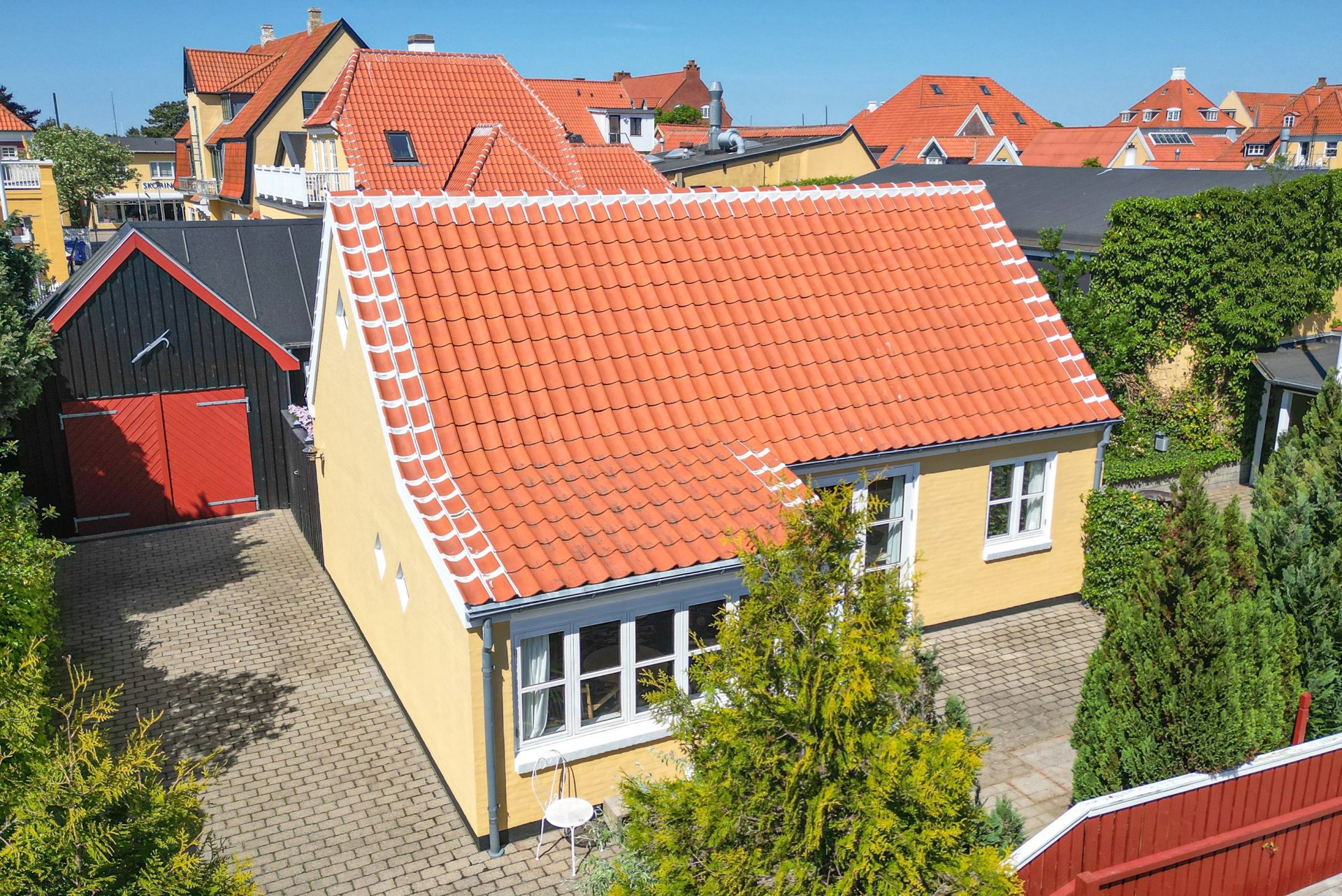 SKAGENSSTEMNING OG IDYL TILBAGETRUKKET I CENTRUM AF SKAGEN