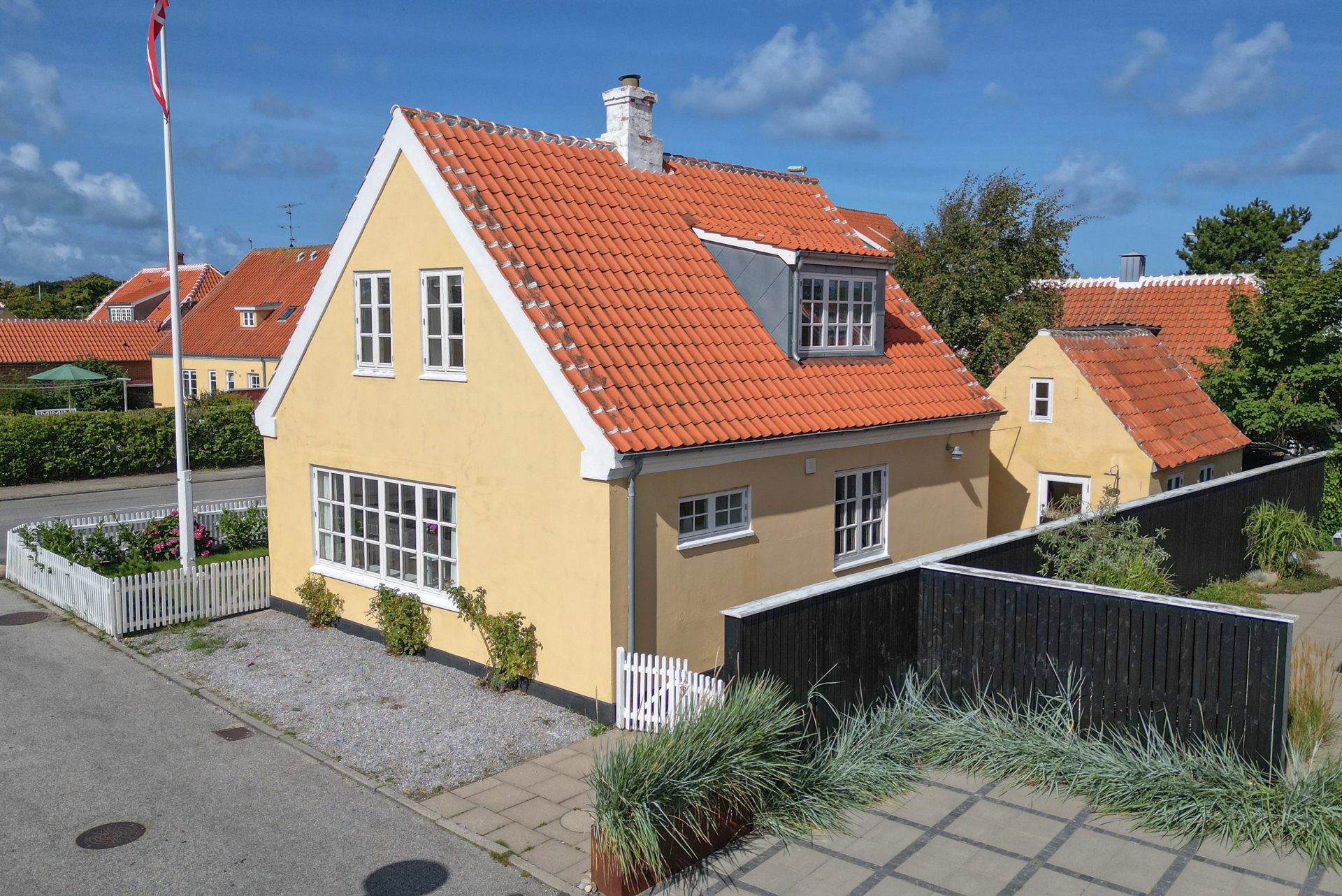 SMUKT VEDLIGEHOLDT SKAGENSHUS I VESTERBY