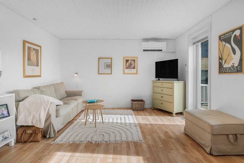 HYGGELIGT RÆKKEHUS MED SYDVENDT HAVE OG TERRASSE