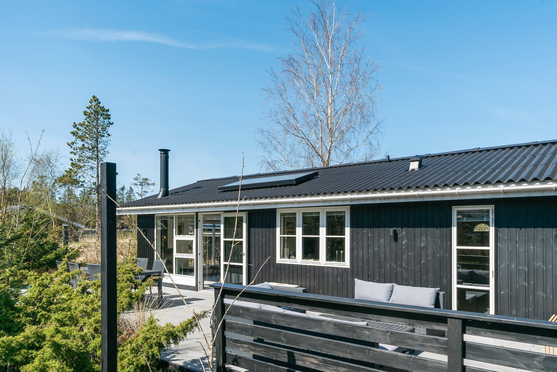 Sommerhus beliggende på kystsiden i Ålbæk