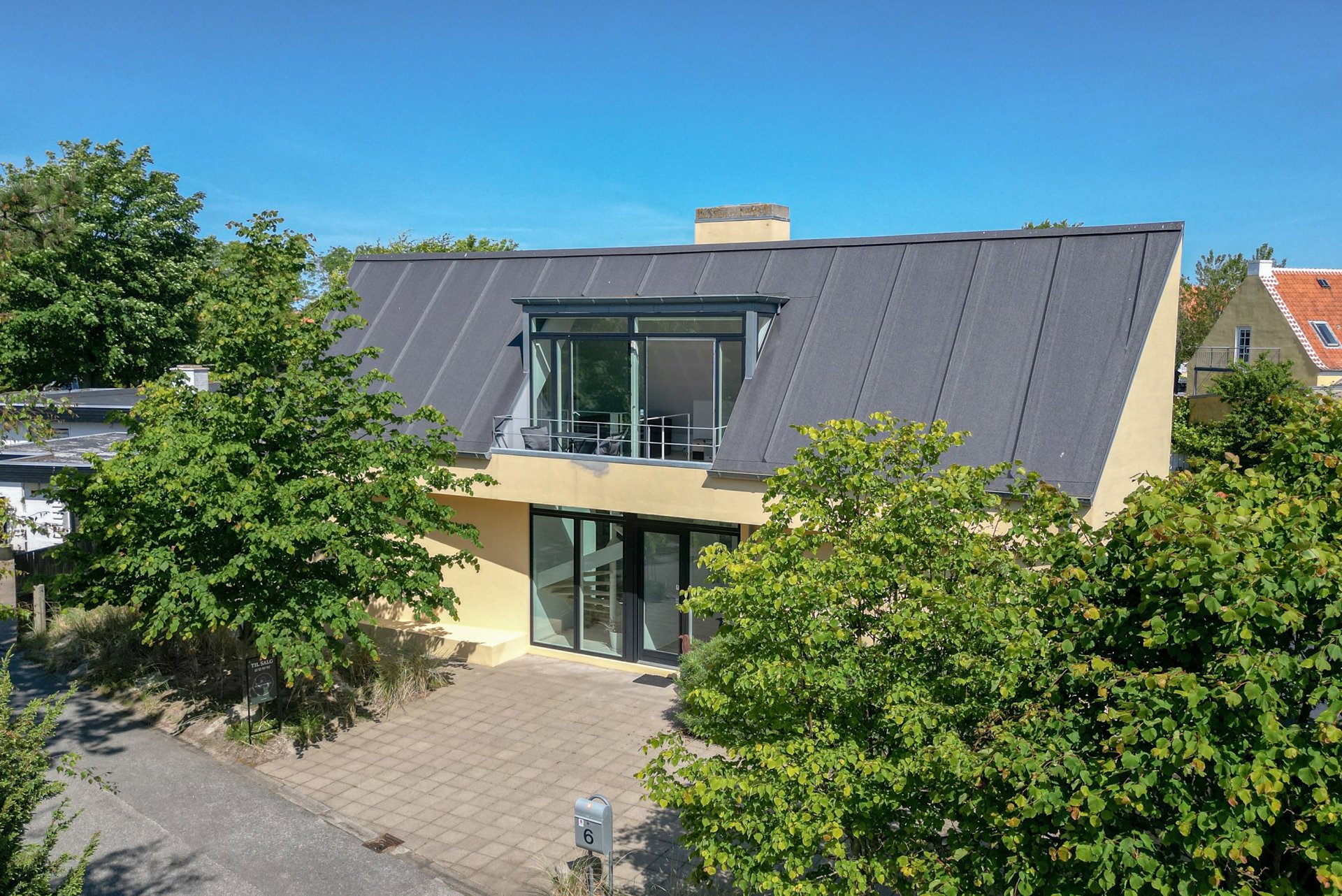 SKAGEN NYFORTOLKET OG GENFORTALT – ARKITEKTONISK PERLE I VESTERBY