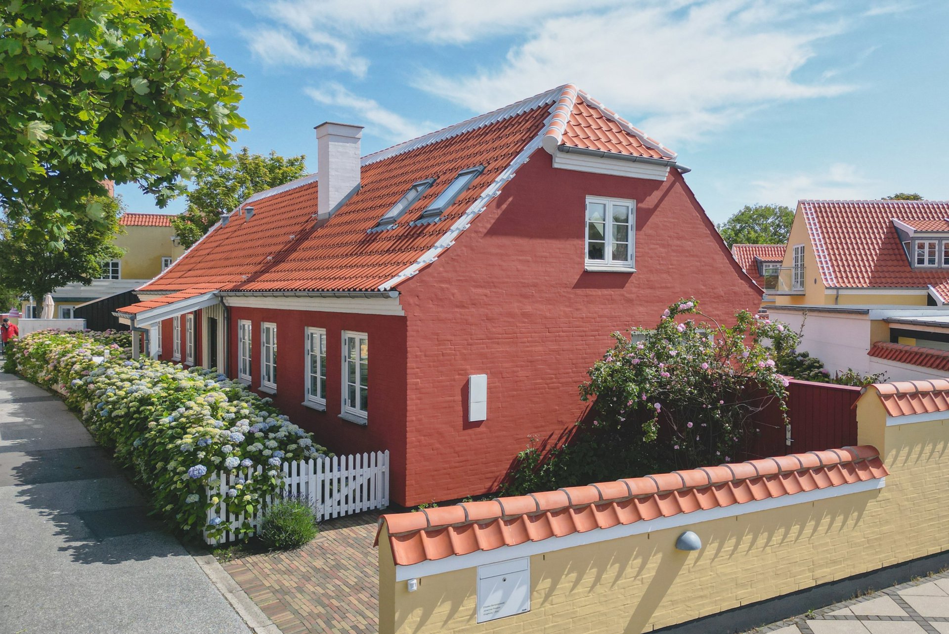 HJEMMET BAG HORTENSIAEN – HVOR ROEN BOR