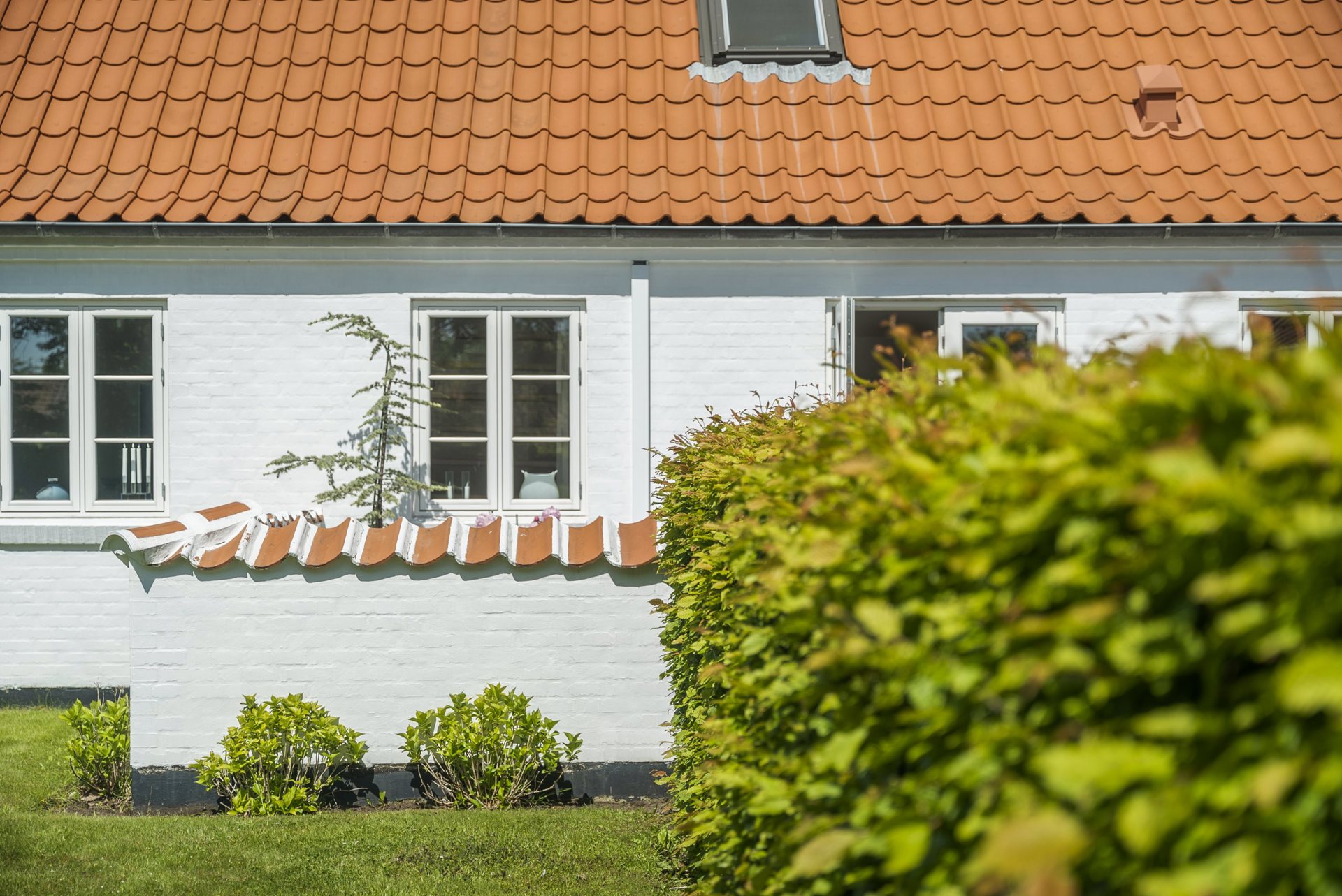 MODERNISERET BOLIG ATTRAKTIVT BELIGGENDE I ROLIGE OMGIVELSER