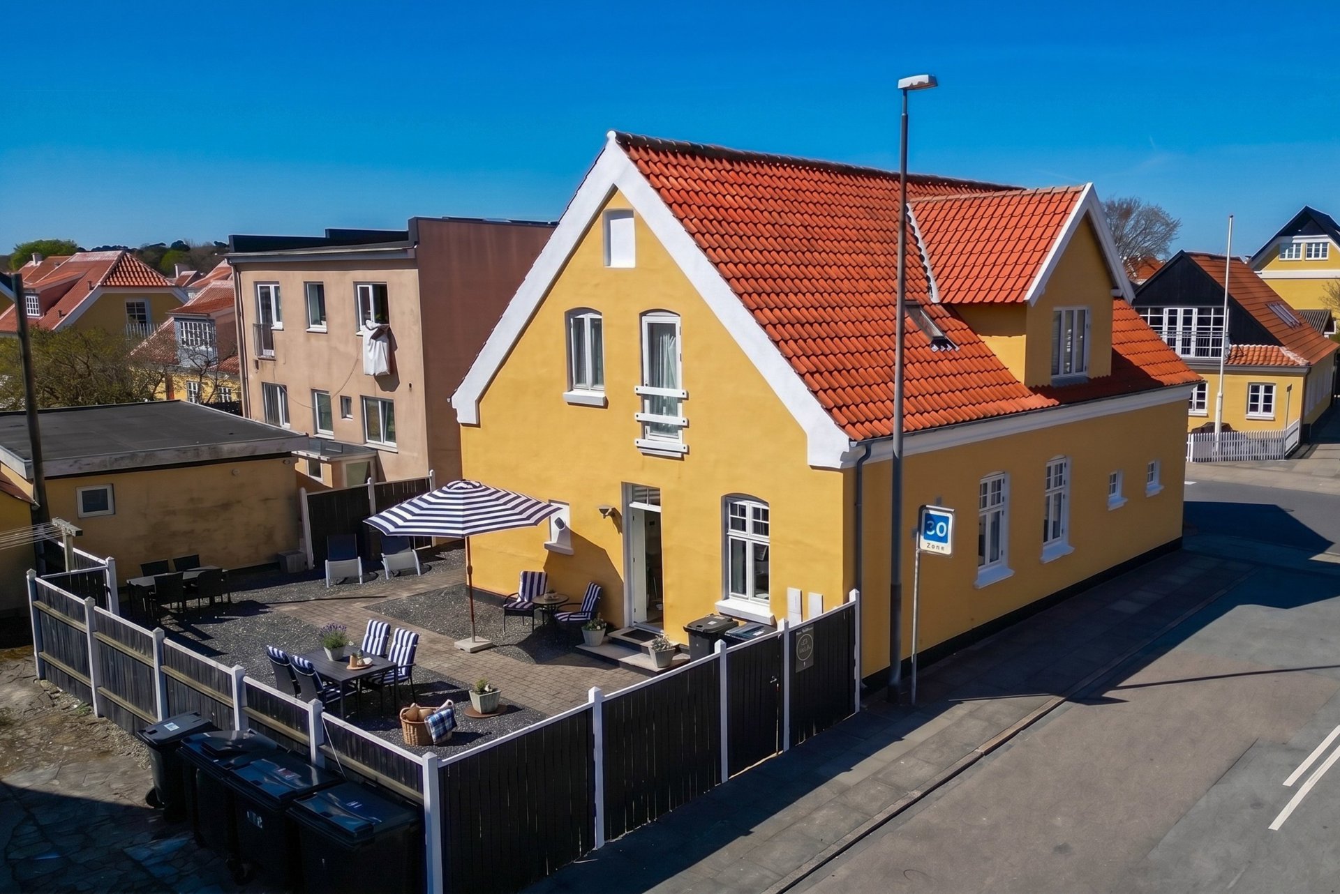 CHARMERENDE SKAGENLEJLIGHED I HJERTET AF VESTERBY