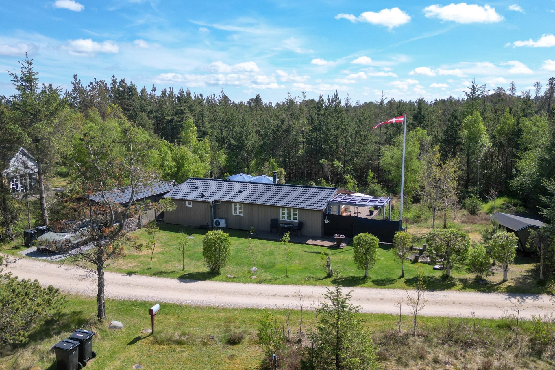 SOMMERHUSIDYL MED PRIVAT OASE PÅ HAVSIDEN