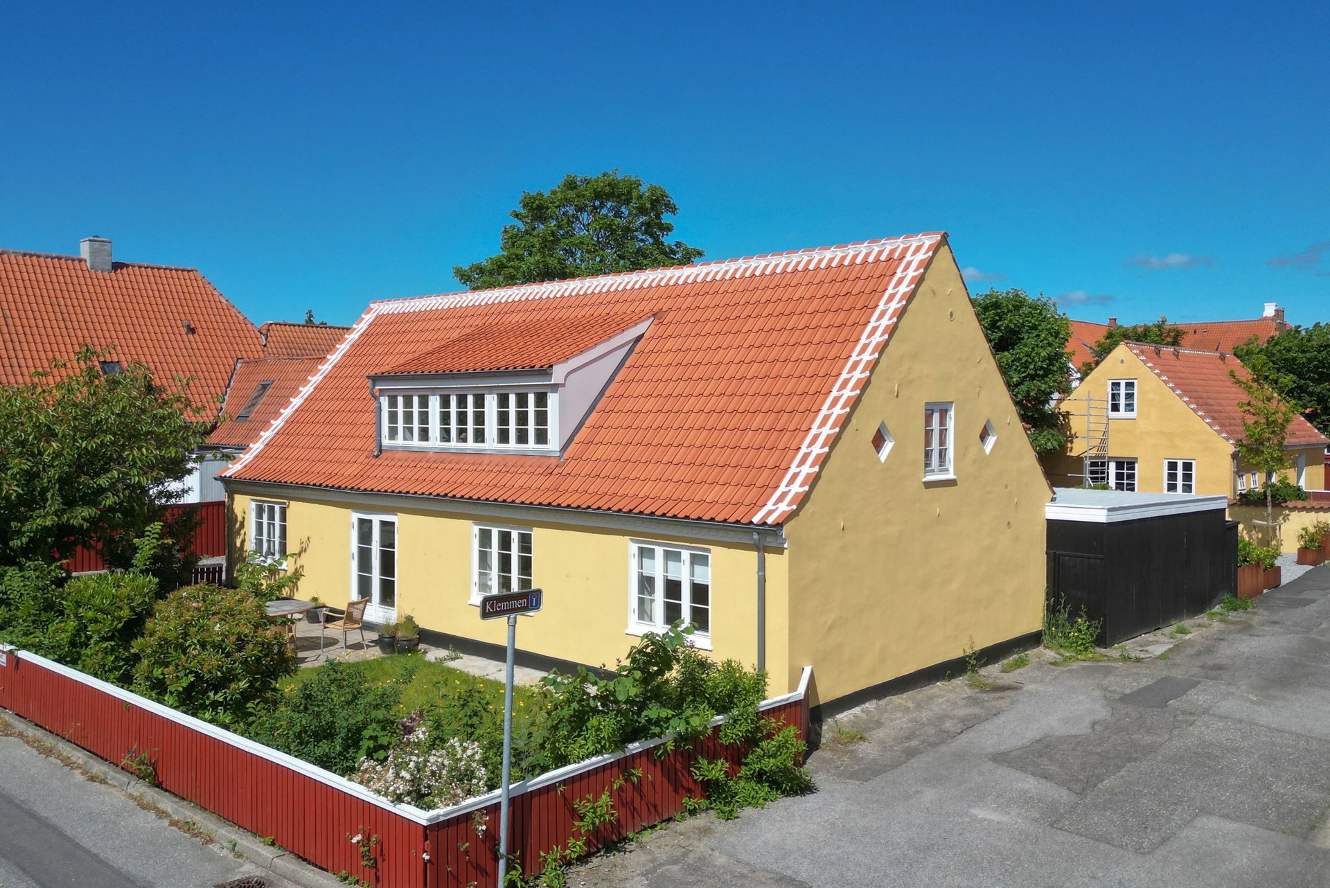 SKAGENSHUS FRA 1770 MED ANNEKS OG CENTRAL BELIGGENHED