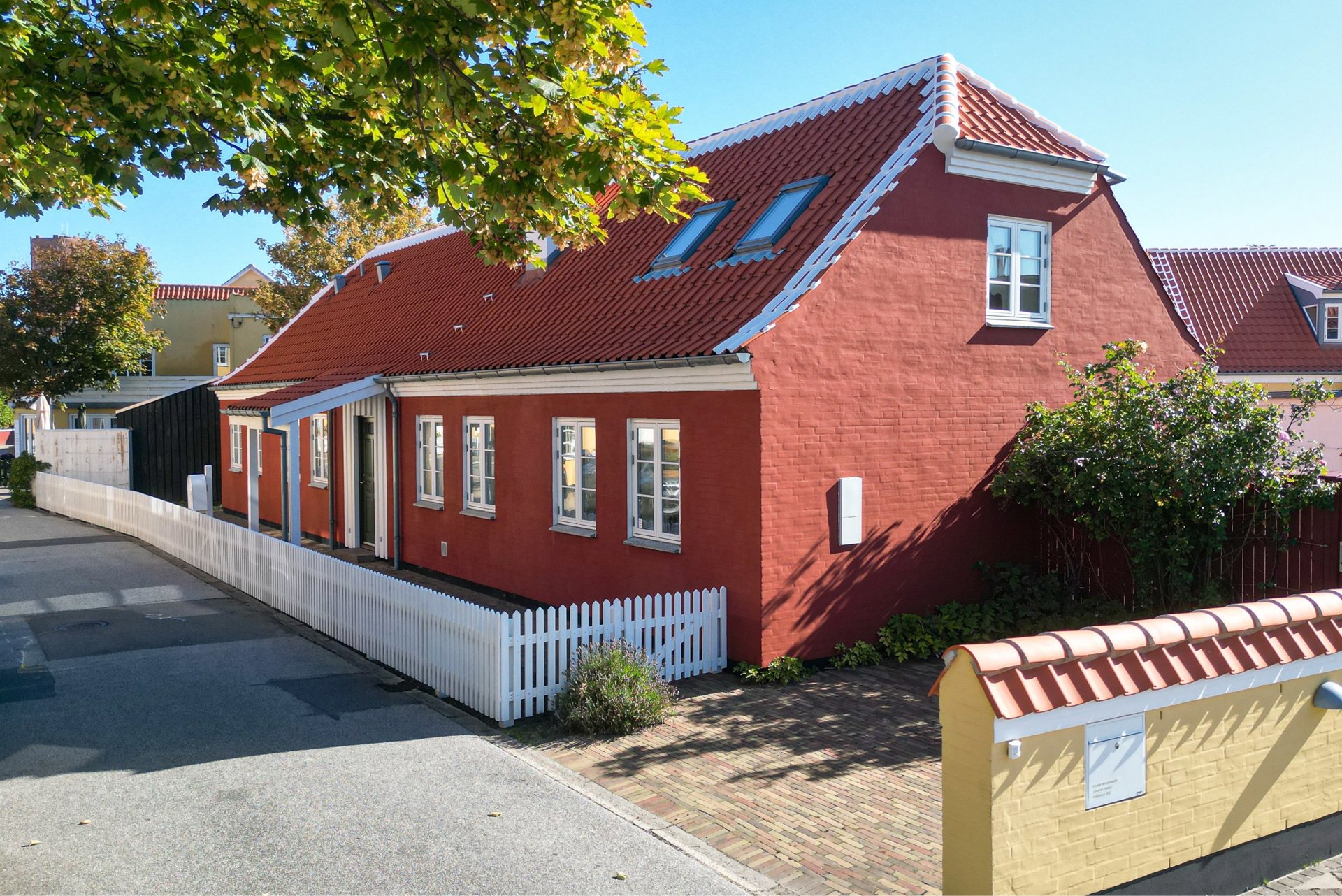HJEMMET TÆT PÅ ALT – HVOR ROEN BOR