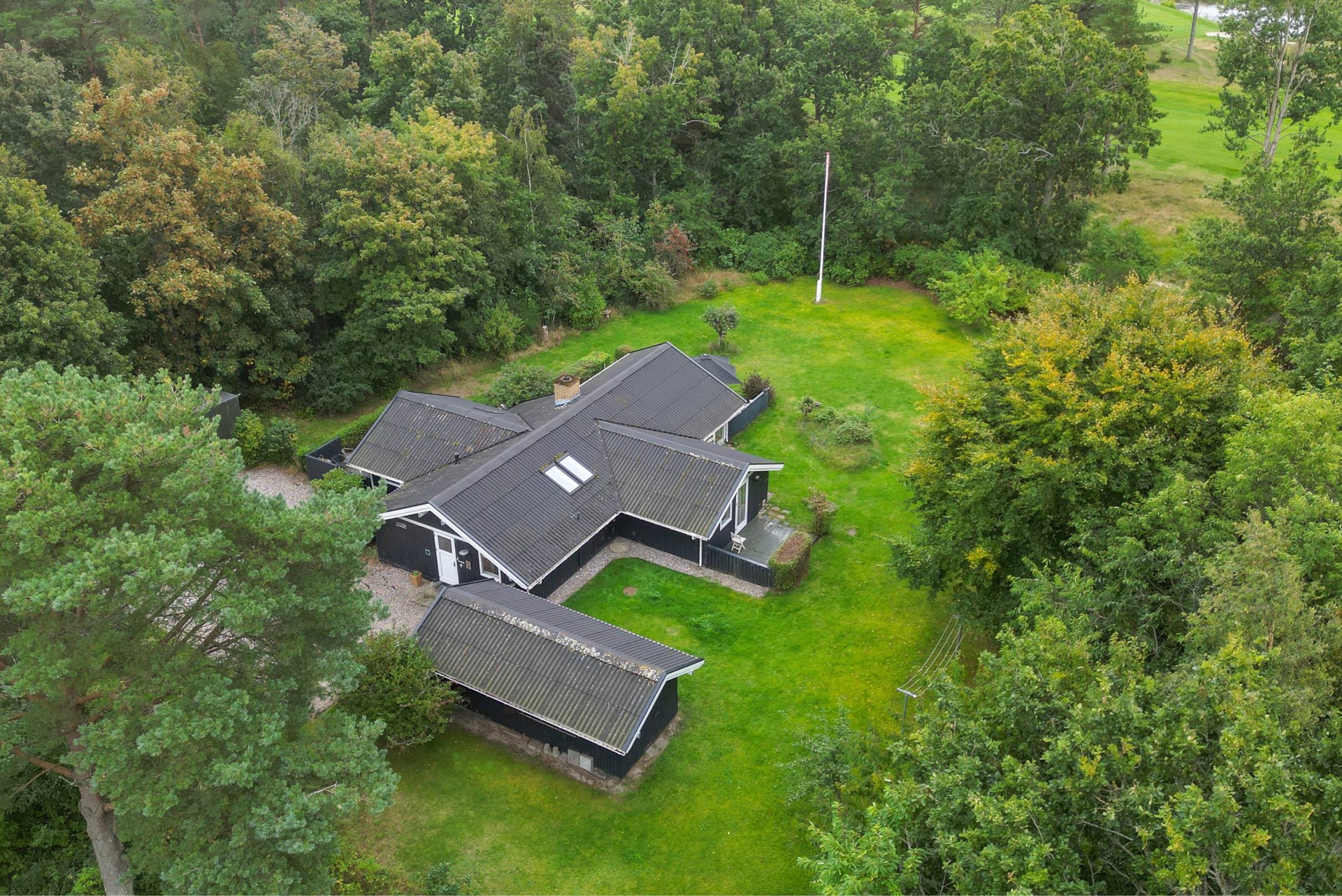SOMMERHUS DIREKTE UD TIL HVIDE KLIT