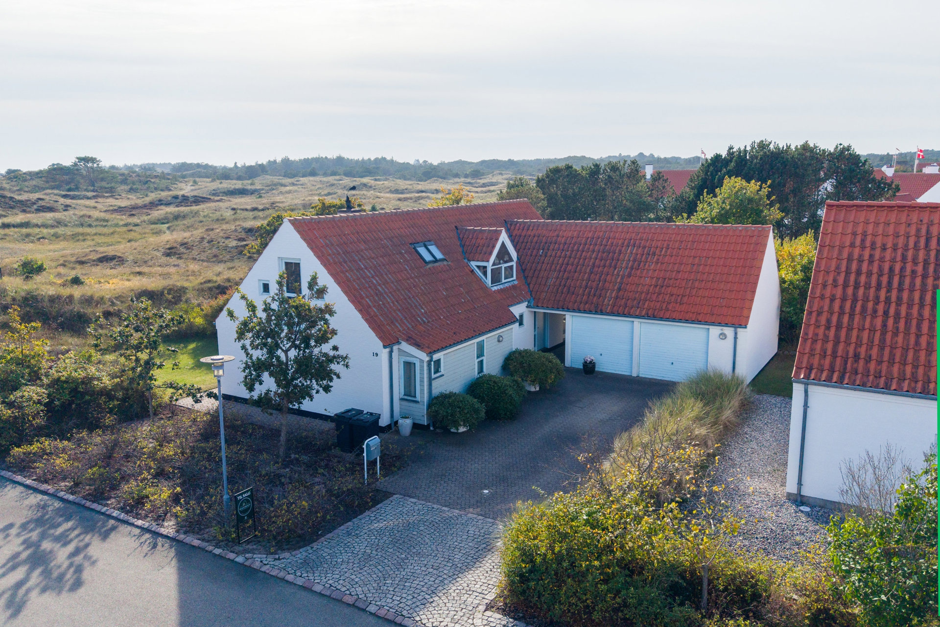 GENNEMFØRT ARKITEKTUR MED FREDET NATUR SOM NABO