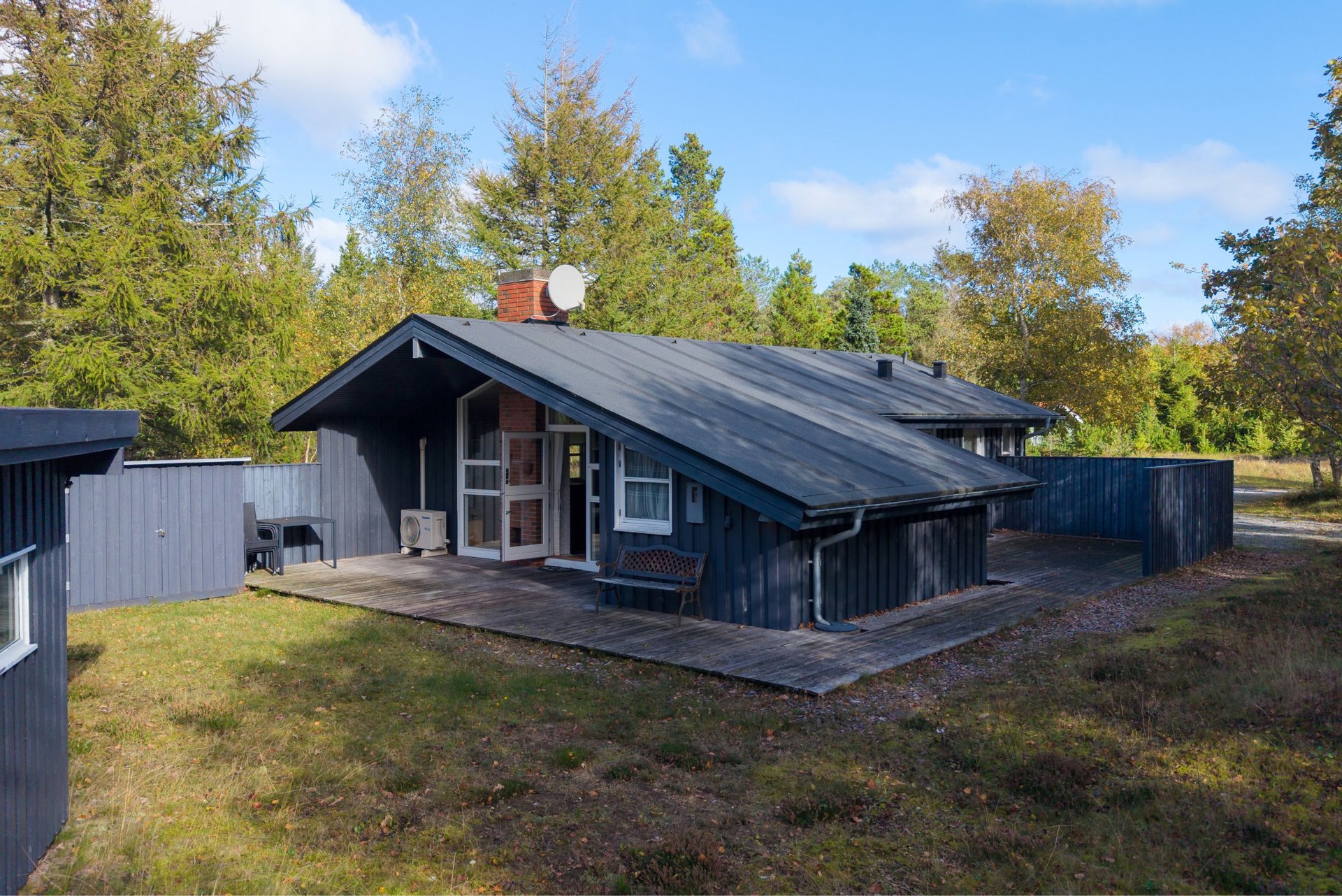 SKØNT SOMMERHUS PÅ LUKKET GRUND I LODSKOVVAD