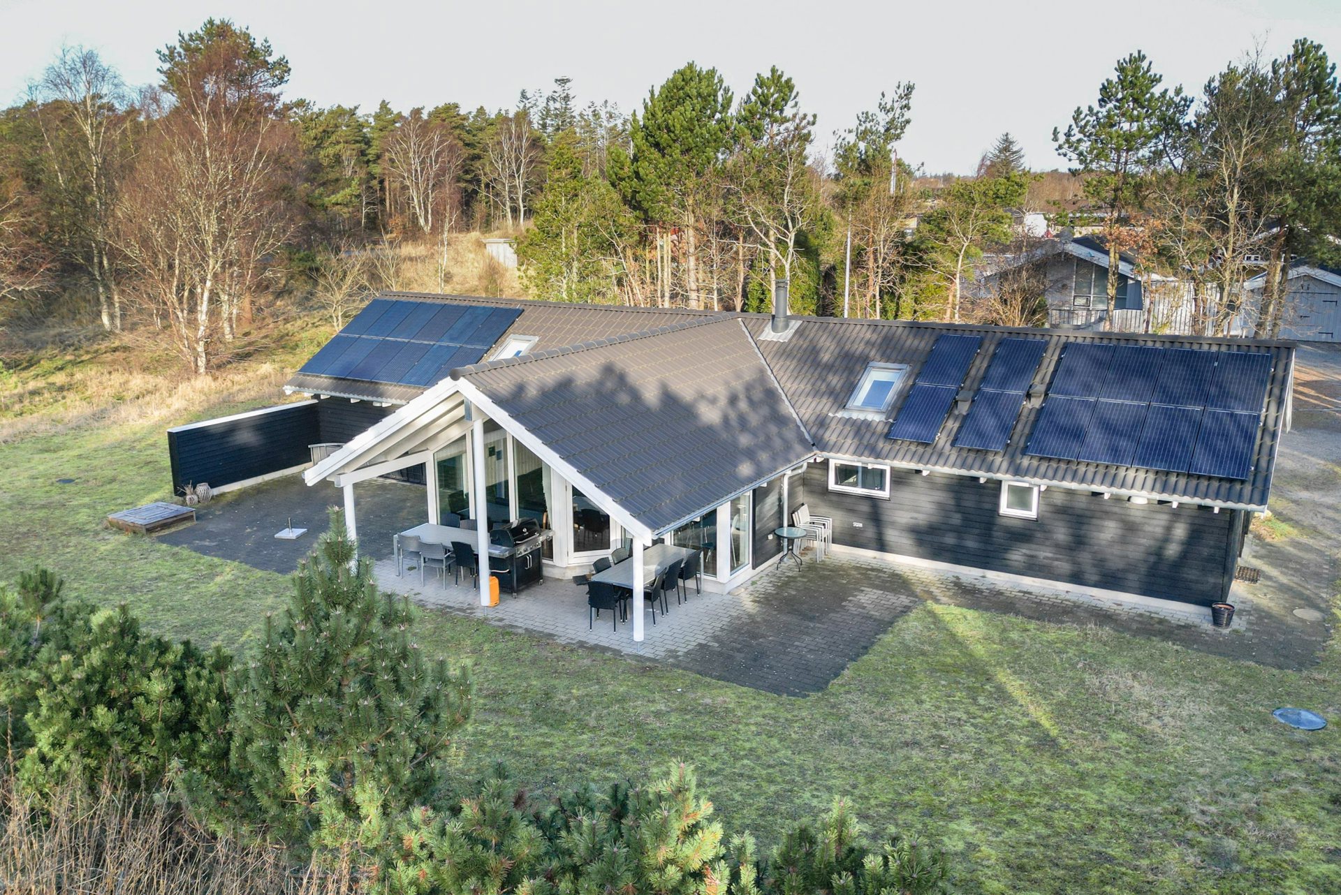 SOMMERIDYL OG RUMMELIGHED NÆR STRANDEN I ÅLBÆK